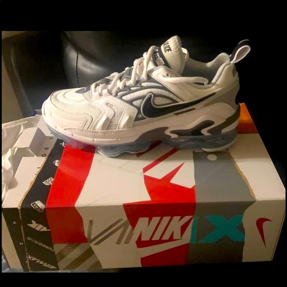 BNIB NIKE vapormax EVO